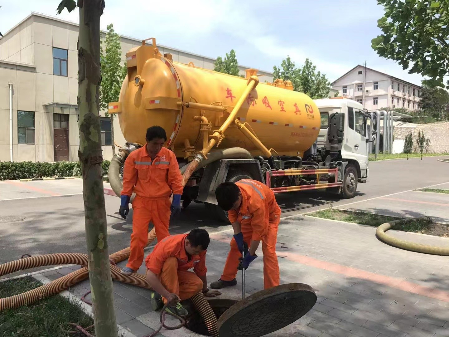 泊头化粪池清理与5-8吨吸粪车施工效率分析